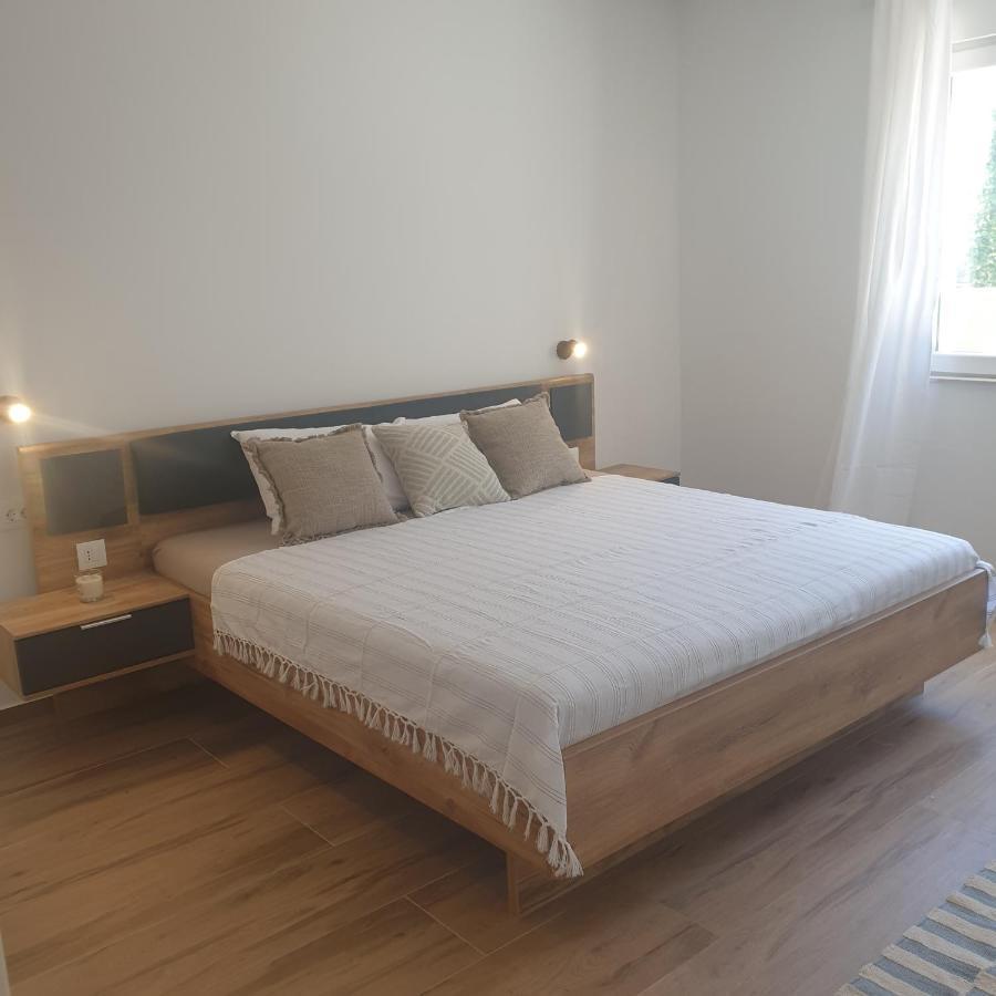 Pina Tourist Apartments Водице Экстерьер фото