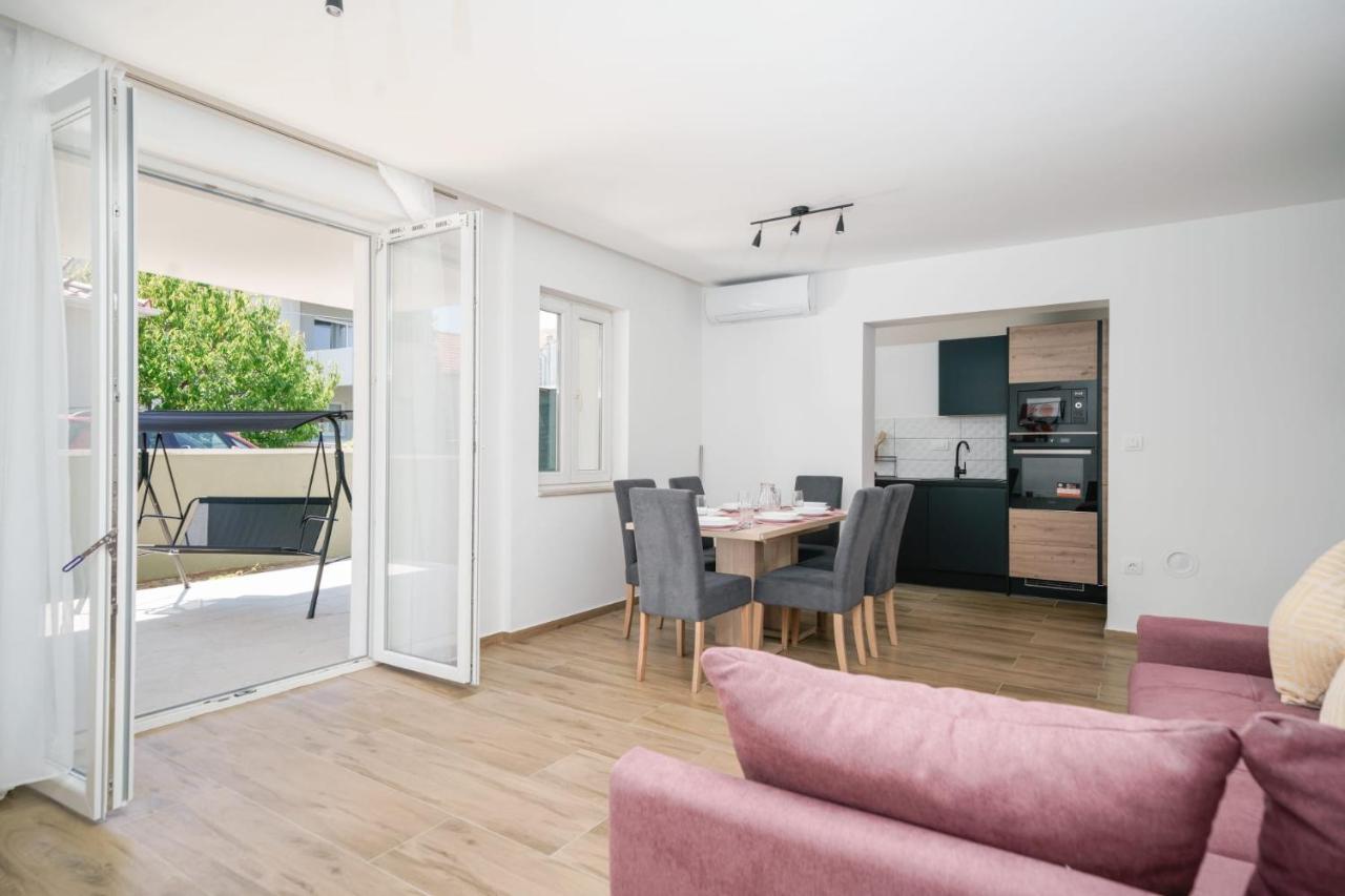 Pina Tourist Apartments Водице Экстерьер фото